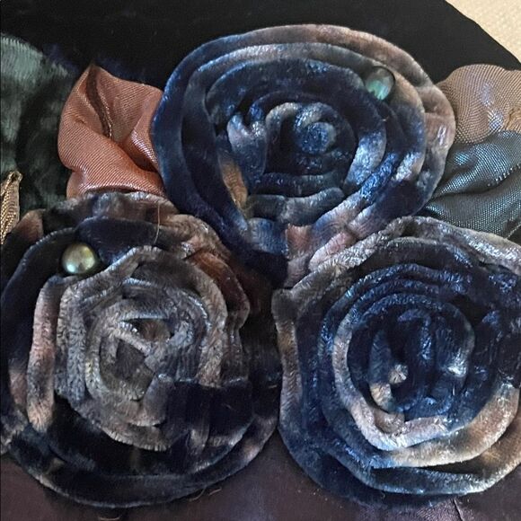 Elegant Floral Velvet Cloche Hat main image 6